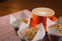 Tovagliette per colazione personalizzate con il logo della struttura: un dettaglio che fa la differenza nella percezione del soggiorno